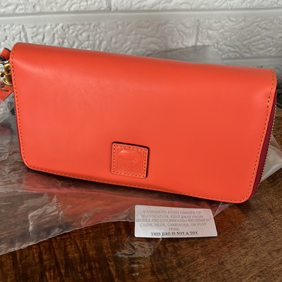 FLORENTINE LARGE ZIP AROUND WRISTLET - Picture 6 of 14